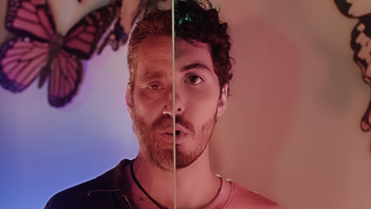 Luomo nello specchio L'uomo nello specchio - testo e significato